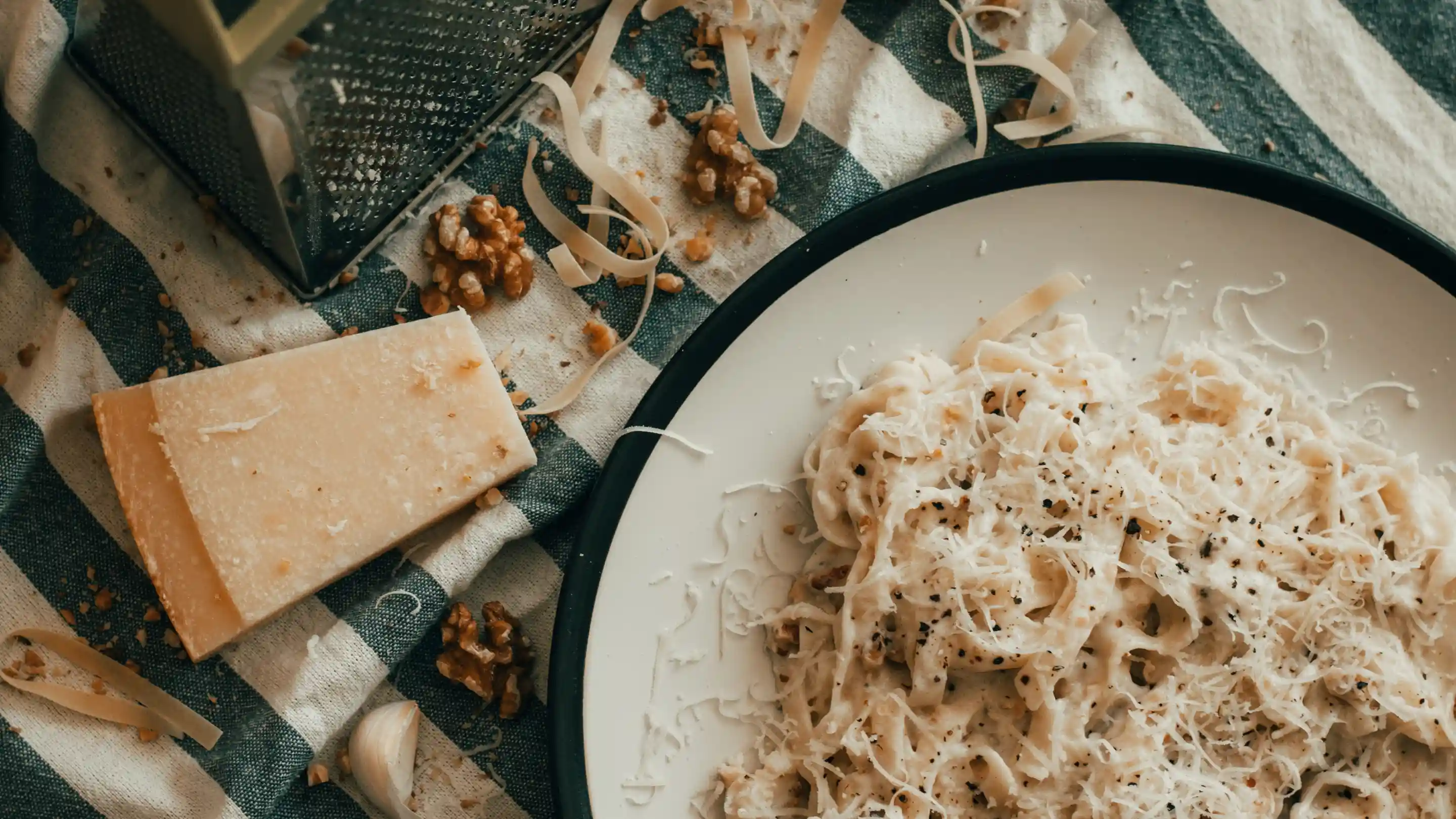 pasta with creamy honey sauce and cheese
